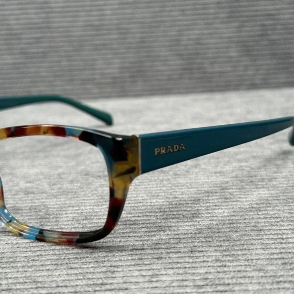 Prada eyeglasses feature